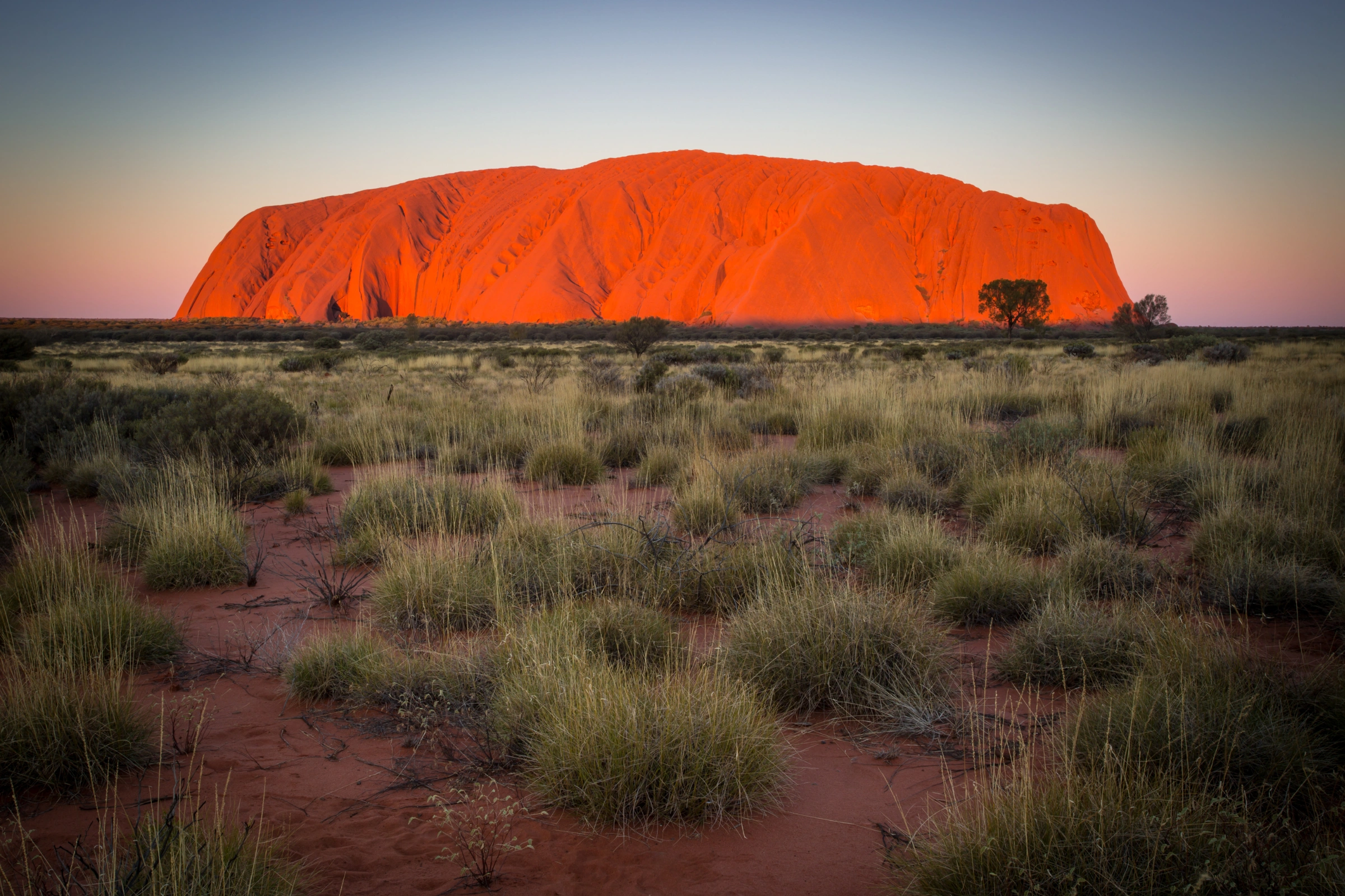 Ayers_Rock,_Uluru-Kata_Tjuta_National_Park,_Northern_Territory[1].webp